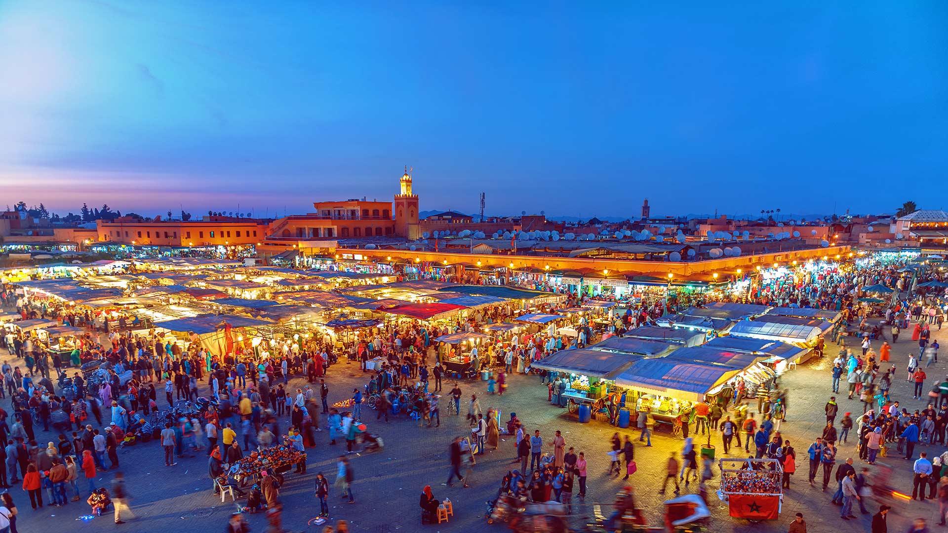 马拉喀什的jemaa el-fnaa广场(pavliha/getty images)