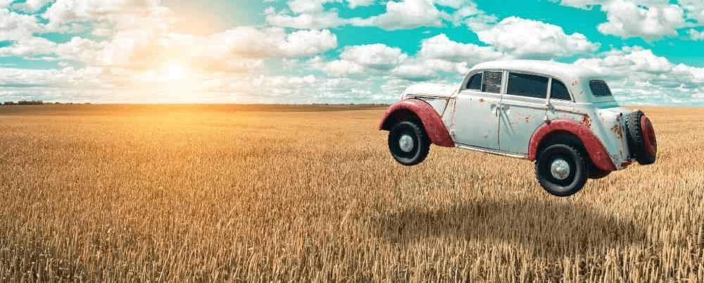 三人行最初由钱俊东,崔蕾夫妇共同创立,钱俊东直接持股16.