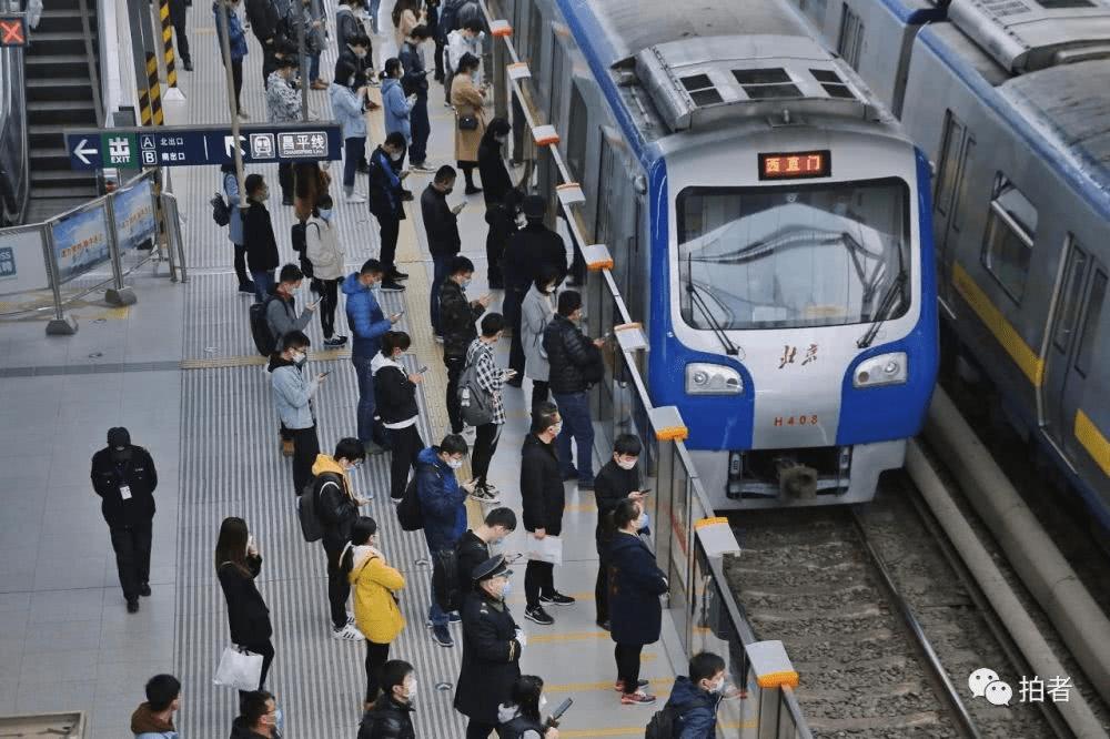 為強化疫情防控,降低列車及車站內的擁擠度,北京地鐵公司迅速出臺應對