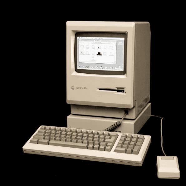 乔布斯离开苹果后,公司再很少受到开发者和用户的欢迎,只能说当时苹果