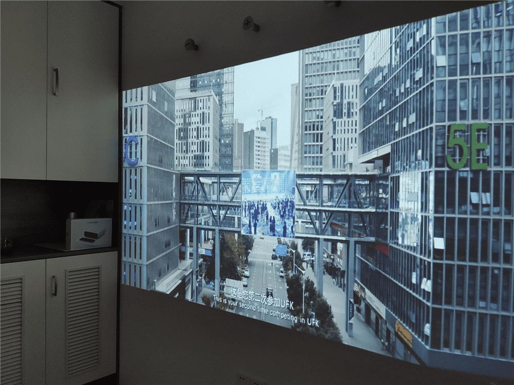 将电影院放进口袋里天猫精灵小白盒便携智能投影仪评测